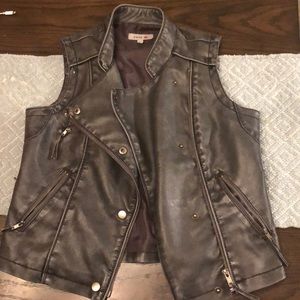 Gray leather sleeveless jacket